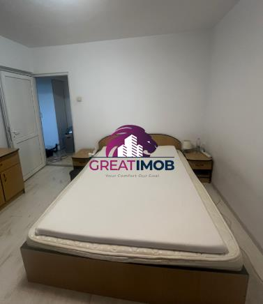 Trei camere de inchiriat,