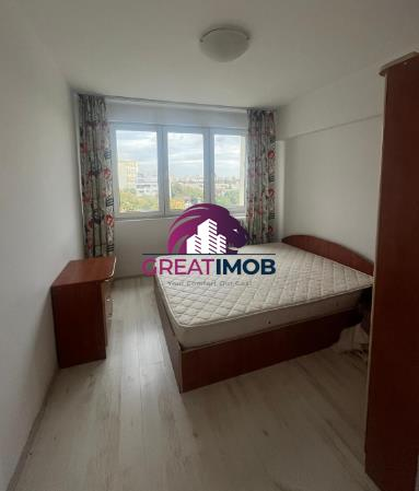 Trei camere de inchiriat,