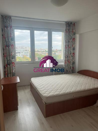 Trei camere de inchiriat,