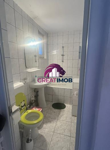 Trei camere de inchiriat,