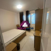 Trei camere de inchiriat,